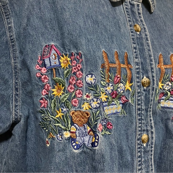 Vintage Cool Blues Embroidered Garden Teddy Bear Denim Button Down Shirt - Picture 3 of 9